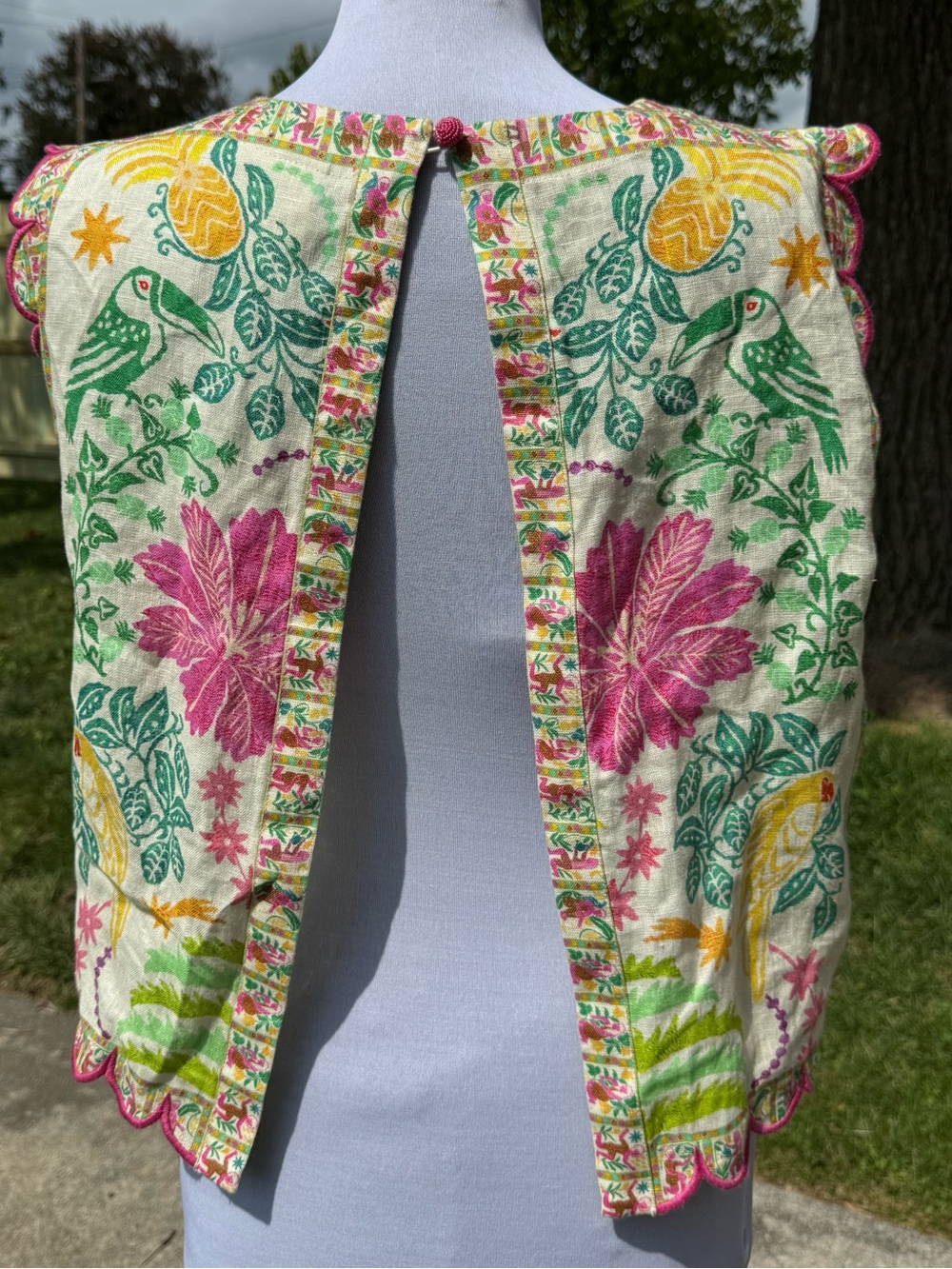 FARM Rio Tropical Sleeveless Blouse, Scalloped Embroidered trim, Open back Sz M - Picture 4 of 8